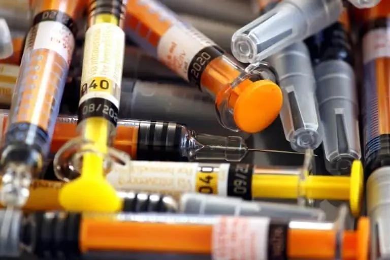 smaltimento siringhe usate